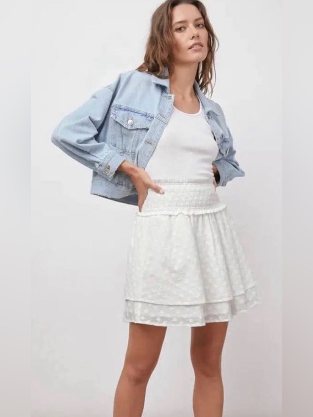 Rails Addison White Embroidered Daises Smocked Tiered Miniskirt SZ M Beachy